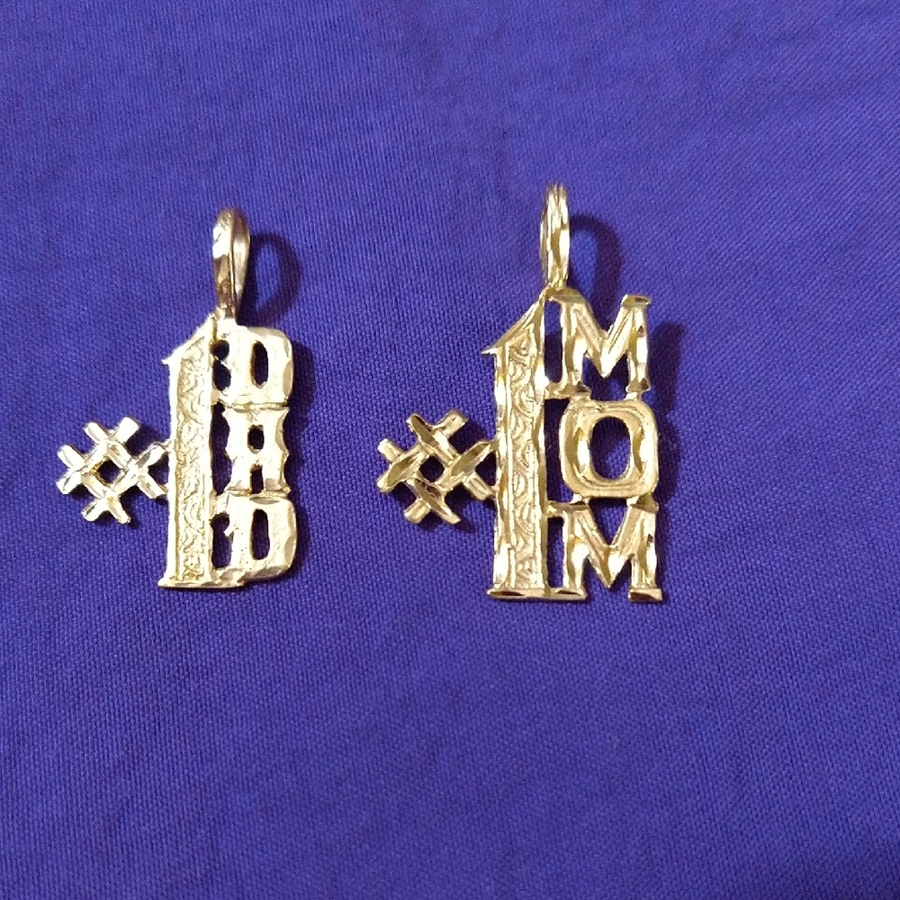 Vintage 14K #1 Mom #1Dad Pendant Charm